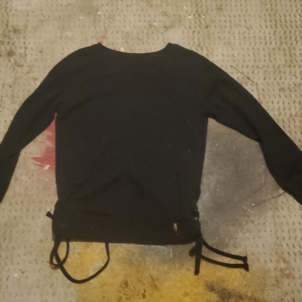 A sweatshrit - Picture 5 of 5